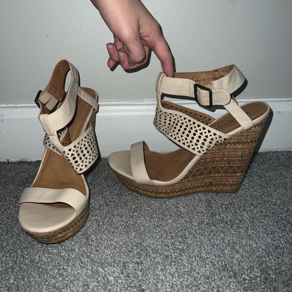 Crème Wedges